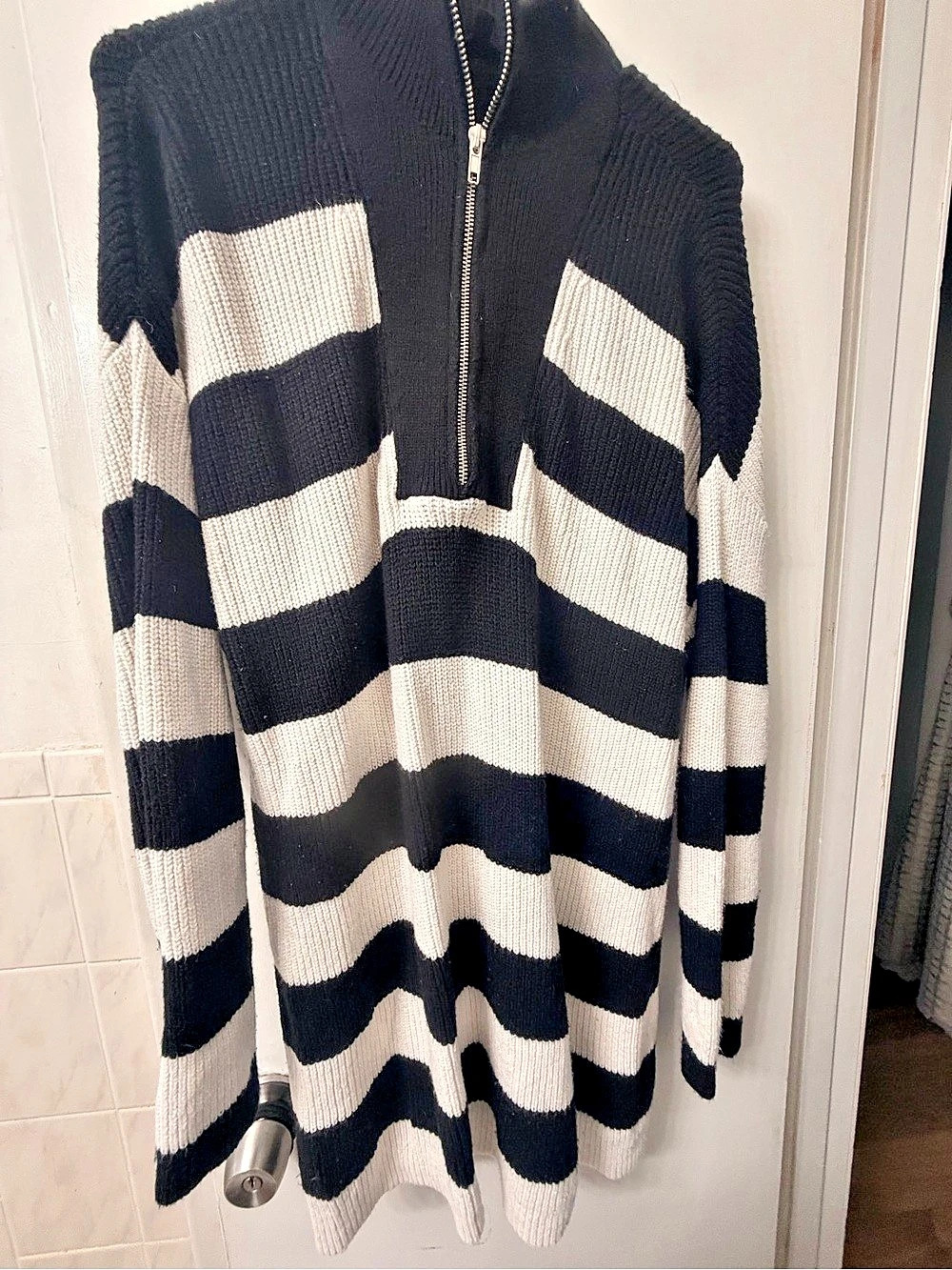 Express Black & White Striped Quarter-Zip Sweater Size Large